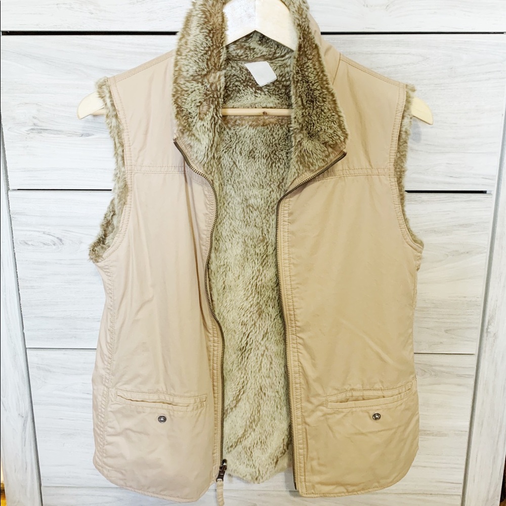 Gap reversible vest size Small color beige